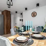 Warszawa Praga Stadion 2-Bedroom Apartament
