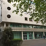 Solec Residence