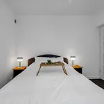 Zlota Apartment - City Center, Workspace, Metro - By Rentujemy