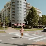 Upscale Apartment Next To Metro