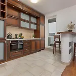 Cozy Apartment Near Airport By Noclegi Renters