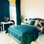 Uroczy Apartament Blisko Centrum Warszawy