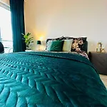 Uroczy Apartament Blisko Centrum Warszawy