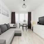 Warsaw Centre Saski Garden Apartment By Noclegi Renters