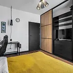 Stylish Airport Business Apartments - Parking, Balcony - By Rentujemy