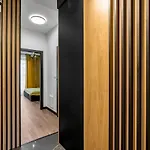 Stylish Airport Business Apartments - Parking, Balcony - By Rentujemy