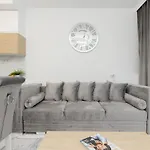 Warsaw Sarmacka Apartment With Gym, Sauna And Parking By Noclegi Renters