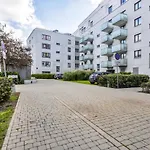 1Br New Apt 20Min Centre Parking