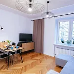 Modern, Cozy Apartment, Next To The Old Town!