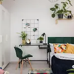 Specious City Center Studio With Park View