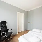 Luxury Garden Apartment