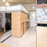 Free Parking - Creative Flat With Fast Wifi And Tv