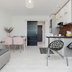 Bright & Cozy Studio Near Metro Marymont By Noclegi Renters