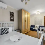 2Br Apt Metro Railwaystation