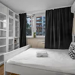 2Br Apt Metro Railwaystation