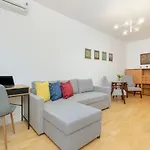 Spacious Apartment Near The Vistula River By Noclegi Renters