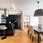 Metro Ursynow Modern Apartment
