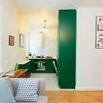 Bright And Elegant Apartment In The Green Area!