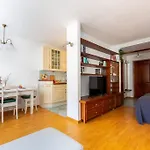 Cozy, Bright, Comfy Studio Next To The Old Town.