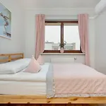 Gold & Blue Cozy Apartment In Warsaw By Noclegi Renters