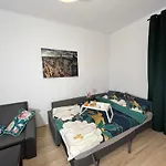 Przestronna Kawalerka Mokotow Dla 3 Osob