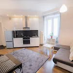 Poznanska Apartment. Great Location. City Center