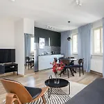 Metro Wilanowska Apartment With Spa