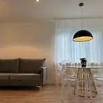 Glamour Apartment In Ochota