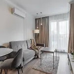 Central Warsaw Apartment - Great Location- One Bedroom Apartment - Siedmiogrodzka 3