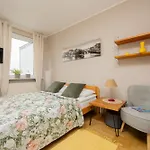 Floral Green Apartment With Balcony Near Warszawa Gdanska By Noclegi Renters
