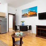 Warsaw New Town Apartment By Noclegi Renters