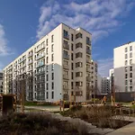 M&R Apartament Airport&Business Wynalazek - Fast Wi-Fi - Underground Garage - Self Check-In - Netflix - 6 Min From Chopin Airport