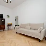 Spacious Vintage 1930\'S Inspired Apartment By Noclegi Renters