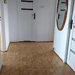 Uroczy Apartament Z Bezplatnych Parkingiem