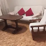 Uroczy Apartament Z Bezplatnych Parkingiem