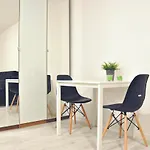 Nice And Comfy Studio Close To Old Town And Metro.
