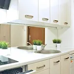 Nice And Comfy Studio Close To Old Town And Metro.