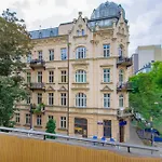 Hoza Str Apt. Great Location. Close To Everything.