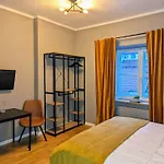 Bella Luna Luxury Suites - Chic Residence In Historic Square