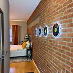 Bella Luna Luxury Suites - Chic Residence In Historic Square