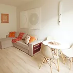 nastrojowy apartament 2 pokojowy 6 min od lotniska