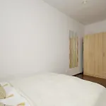 Beautiful City Apartment By Noclegi Renters