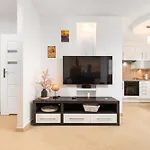 Gorczewska 200C By Homeprime
