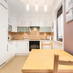 Gorczewska 200C By Homeprime