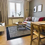Plac Zbawiciela By Global Apart