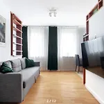Spacious Quiet Apt Close To The Belvedere Palace