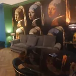 City Center Apartment Near Public Swimming Pool