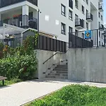 Comfy, Familly Friendly Apartment. Balcony. Garage.