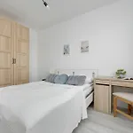 Modern Apartment With Balcony & Parking Warsaw Mokotow By Noclegi Renters