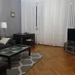 One Bedroom Apartment Next To The Royal Castle In Warsaw By Noclegi Renters